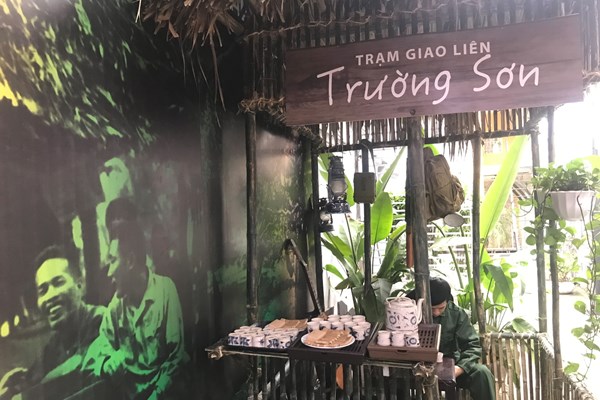 Di tích Nhà tù Hỏa Lò mở trưng bày “Một thời sôi nổi””: Gặp những bầu máu nóng và trái tim rực lửa - Anh 2