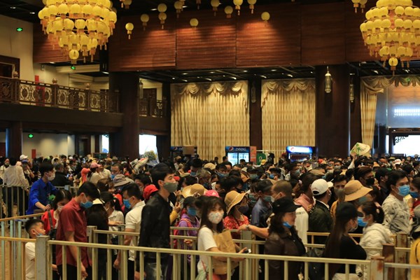 Cảnh tượng “đông đúc” tái diễn tại Tam Chúc - Anh 1