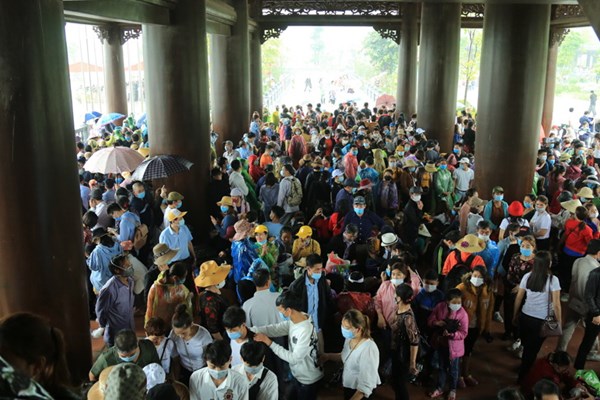 Cảnh tượng “đông đúc” tái diễn tại Tam Chúc - Anh 2