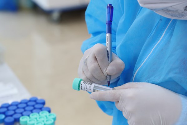 Xét nghiệm Covid-19 cho các phóng viên tác nghiệp tại Kỳ họp thứ 11, Quốc hội khoá XIV - Anh 2