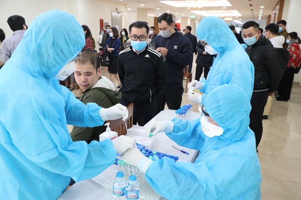 Xét nghiệm Covid-19 cho các phóng viên tác nghiệp tại Kỳ họp thứ 11, Quốc hội khoá XIV - Anh 1