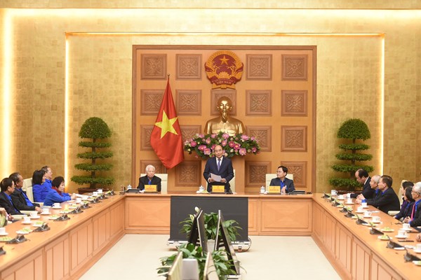 Thủ tướng gặp gỡ cán bộ Đoàn các thời kỳ và cán bộ Đoàn tiêu biểu nhận giải thưởng Lý Tự Trọng - Anh 1