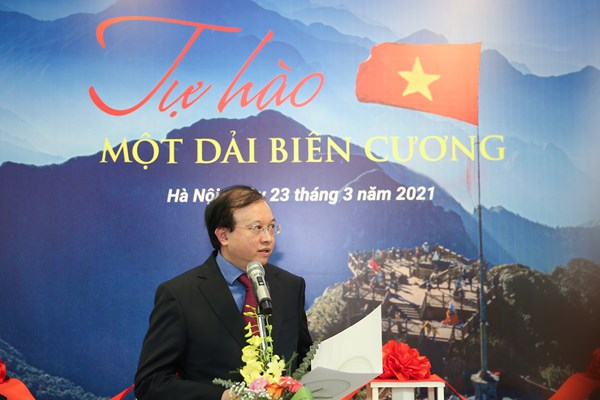 Khai mạc triển lãm ảnh “Tự hào một dải biên cương” - Anh 2