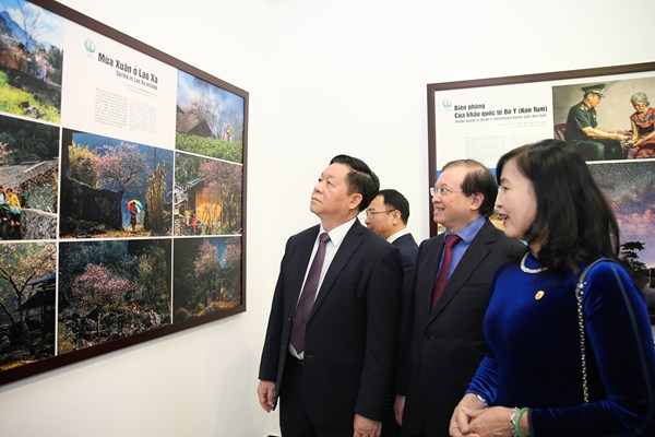 Khai mạc triển lãm ảnh “Tự hào một dải biên cương” - Anh 3