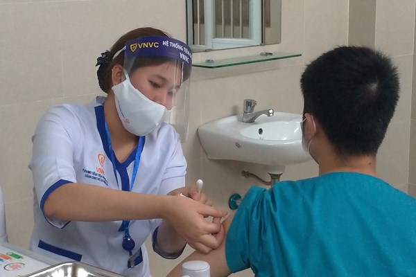 Vắc xin phòng Covid-19 về Việt Nam sẽ chậm và ít hơn dự kiến - Anh 1