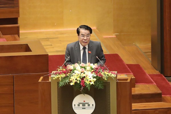 Bộ GD&ĐT cần làm rõ việc cho học sinh sử dụng điện thoại trong lớp học - Anh 1