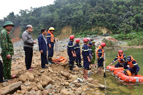 Kết nối lại việc tìm kiếm 11 nạn nhân còn mất tích ở thủy điện Rào Trăng 3 - Anh 1