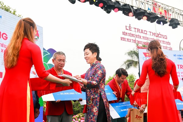 SENAVI trao thưởng cho các HLV, VĐV xuất sắc - Anh 4