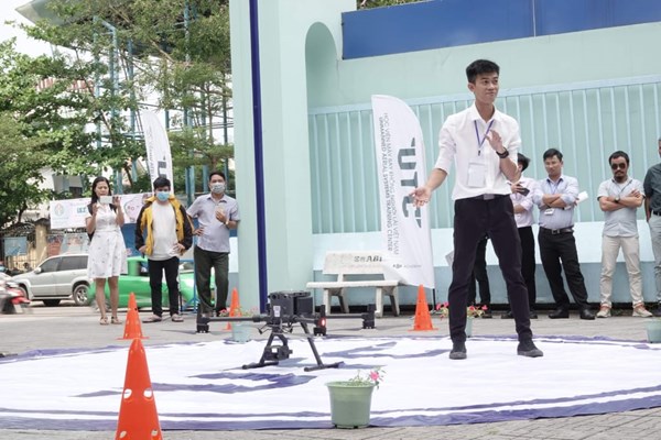 Ra mắt Học viện ứng dụng máy bay không người lái miền Trung - Anh 1