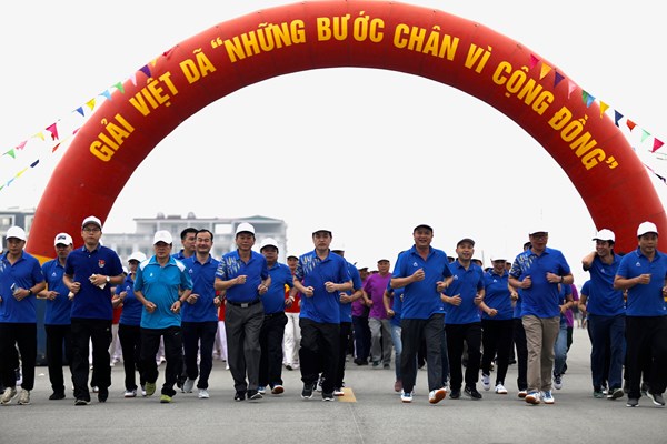 Cao Bằng: 2.000 người tham gia Ngày chạy Olympic vì sức khoẻ toàn dân - Anh 1
