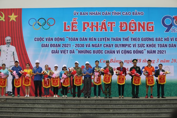 Cao Bằng: 2.000 người tham gia Ngày chạy Olympic vì sức khoẻ toàn dân - Anh 3