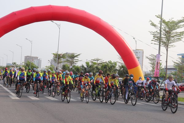 Chuỗi hoạt động Kỷ niệm 46 năm ngày giải phóng thành phố Đà Nẵng - Anh 1