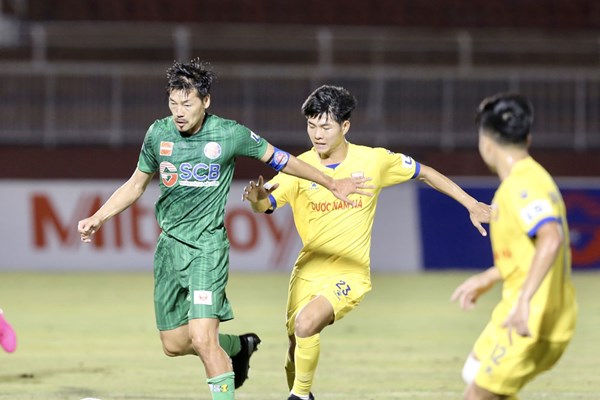 Hai đội bóng TP.HCM gặp khó tại V.League 2021 - Anh 2