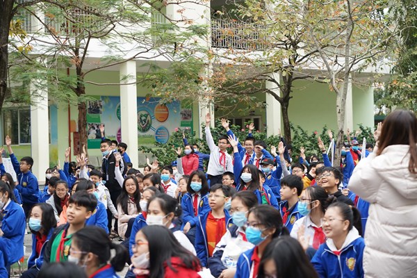 Nếu nói lại thì bị cho là… cãi láo - Anh 1