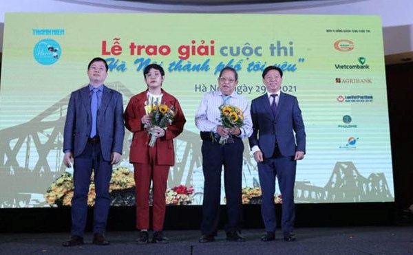 Hơn 1.000 tác phẩm viết về 