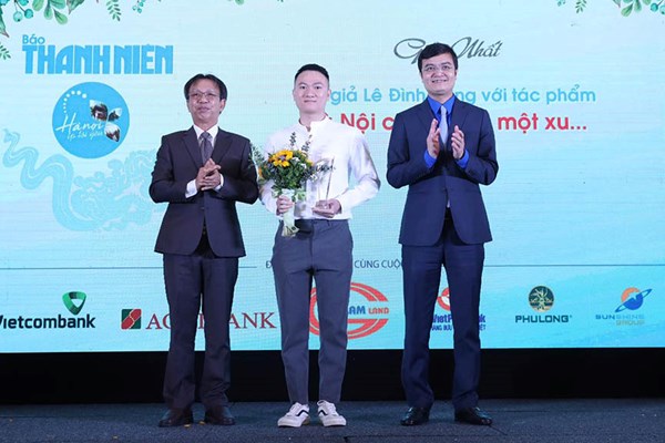 Hơn 1.000 tác phẩm viết về 