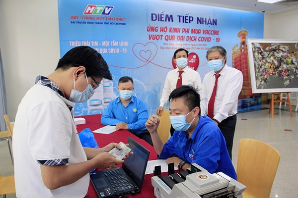 Vinasun Taxi quyên góp gần 2.000 liều vaccine phòng Covid-19 - Anh 2