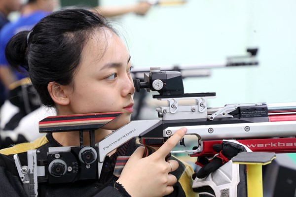 Đoàn Quân đội tạm dẫn đầu Giải vô địch các câu lạc bộ bắn súng quốc gia - Anh 1
