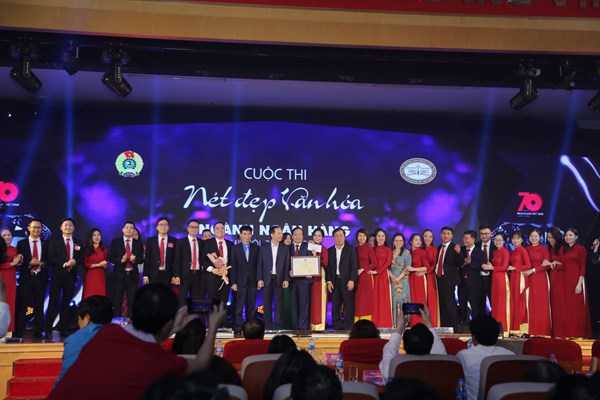 Trao giải cuộc thi: “Nét đẹp Văn hóa ngành Ngân hàng” - Anh 10