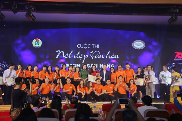 Trao giải cuộc thi: “Nét đẹp Văn hóa ngành Ngân hàng” - Anh 9