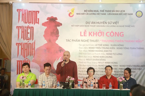 Tái hiện nghi lễ hầu đồng trên sân khấu Cải lương - Xiếc - Anh 1