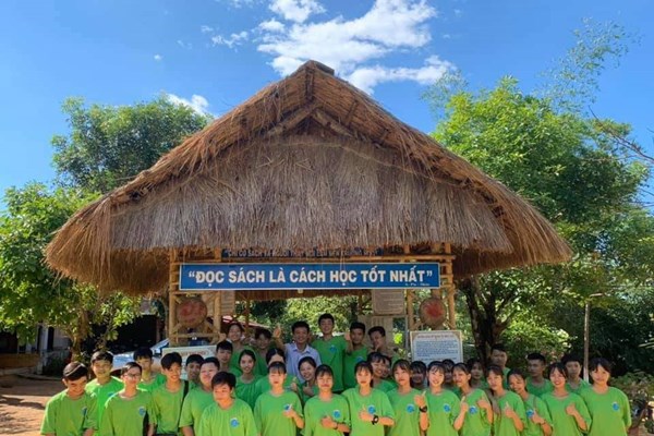 Thư viện nhà Rông trong trường học - Anh 2