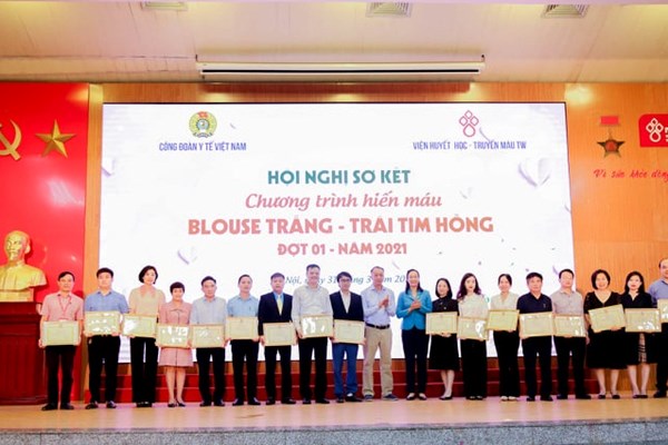 Ngoài khám chữa bệnh, y bác sĩ sẵn sàng hiến máu khi cần - Anh 2