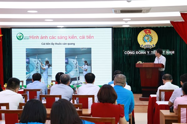 Công đoàn ngành Y tế phát động y, bác sĩ vượt khó, chăm sóc bệnh nhân tốt hơn - Anh 2