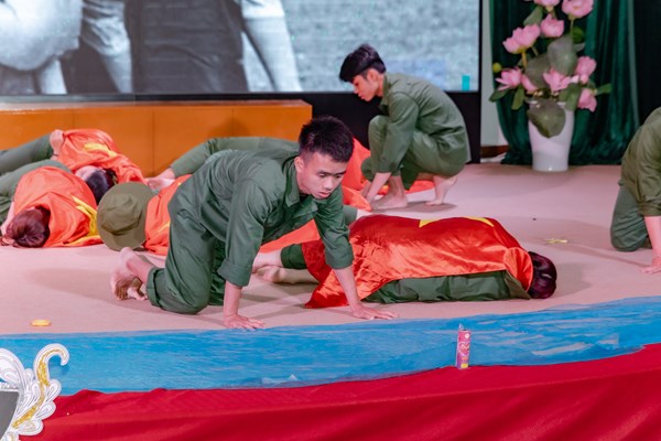 Lên sân khấu... học ngữ văn - Anh 1
