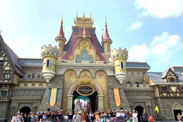 Để không “chảy máu” nguồn nhân lực - Anh 1