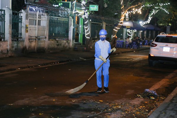 Một đêm trắng với tiếng chổi tre - Anh 1