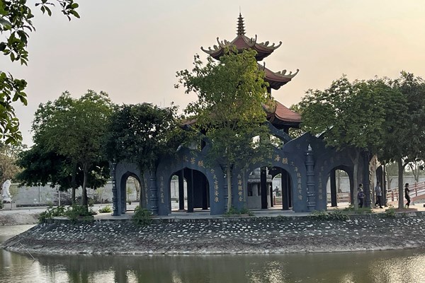 Danh lam đệ nhất trời Nam bị “thanh xuân hóa” - Anh 3