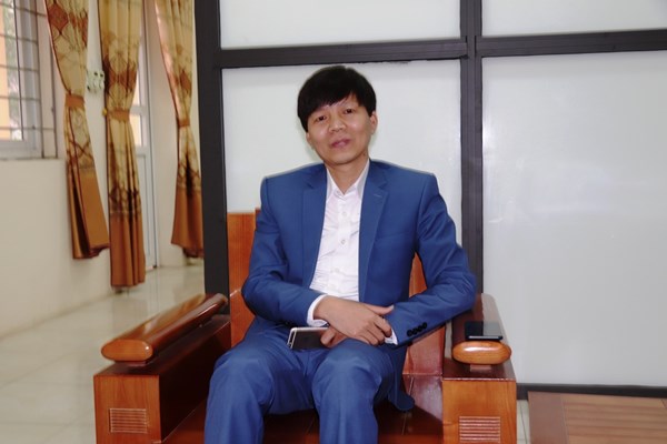 Nam sinh lớp 9 rơi từ cầu thang bị thương nặng - Anh 3