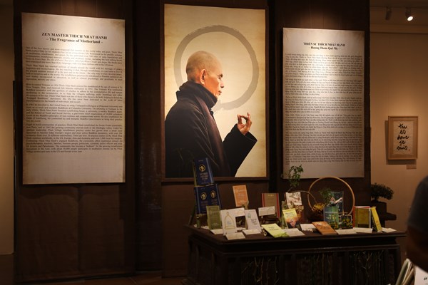 Triển lãm thư pháp và sách của Thiền sư Thích Nhất Hạnh - Anh 2