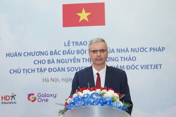 Nữ doanh nhân Nguyễn Thị Phương Thảo nhận Huân chương  Bắc đẩu bội tinh của Nhà nước Pháp trao tặng - Anh 3