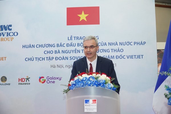Nữ doanh nhân Nguyễn Thị Phương Thảo nhận Huân chương  Bắc đẩu bội tinh của Nhà nước Pháp trao tặng - Anh 4