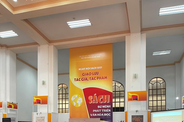 Mỗi cuốn sách là một bức tranh kì diệu về cuộc sống - Anh 4