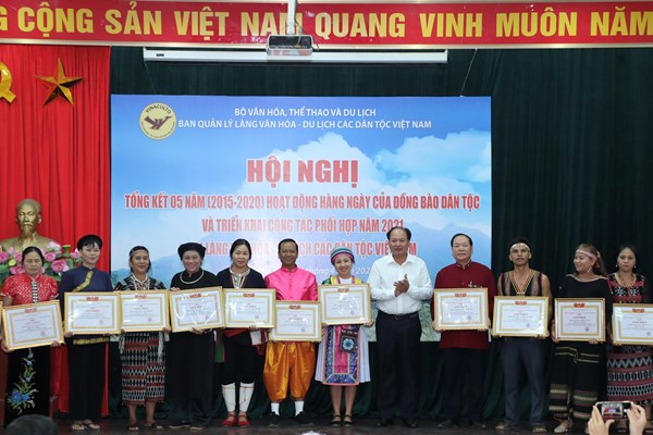 Bo truong Nguyen Van Hung:  Nhan len niem tin va suc manh o “Ngoi nha chung” - Anh 10