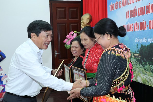 Bo truong Nguyen Van Hung:  Nhan len niem tin va suc manh o “Ngoi nha chung” - Anh 9