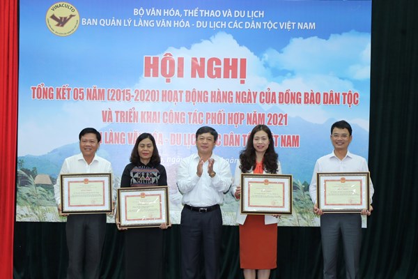 Bo truong Nguyen Van Hung:  Nhan len niem tin va suc manh o “Ngoi nha chung” - Anh 8