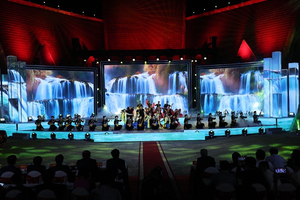 Chương trình nghệ thuật “Văn hóa các dân tộc – Hội tụ và phát triển”: Bản hòa ca của 54 dân tộc dưới 