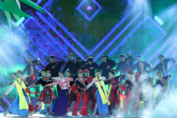 Chương trình nghệ thuật “Văn hóa các dân tộc – Hội tụ và phát triển”: Bản hòa ca của 54 dân tộc dưới 