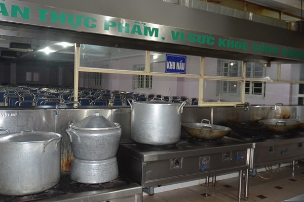 Hà Nội: Nhiều học sinh 2 trường học nghi ngờ bị ngộ độc thực phẩm - Anh 1