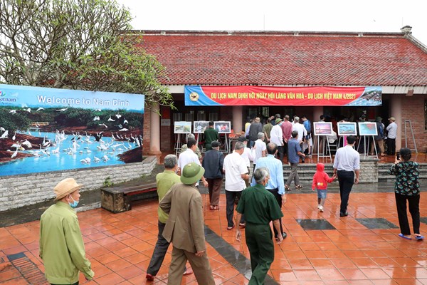 “Chiếu chèo Nam” quyến rũ ở Làng Văn hóa- Du lịch các dân tộc Việt  Nam - Anh 2