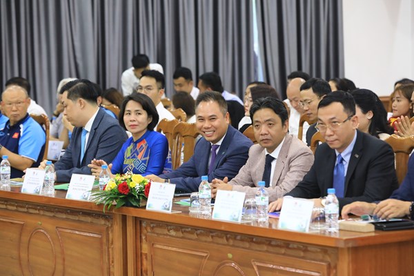 Công bố nhà tài trợ vận chuyển cho các đội tuyển bóng đá quốc gia - Anh 1