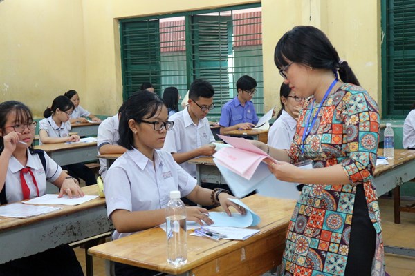 Công bố chỉ tiêu vào lớp 10 công lập tại TP.HCM - Anh 1
