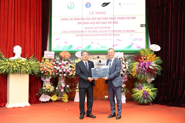 Bệnh viện ngoại khoa đầu tiên được trao Chứng chỉ đào tạo của Hiệp hội Phẫu thuật Hoàng Gia Anh - Anh 1