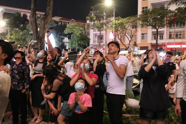 Pháo hoa rực rỡ trên Đất Tổ - Anh 12