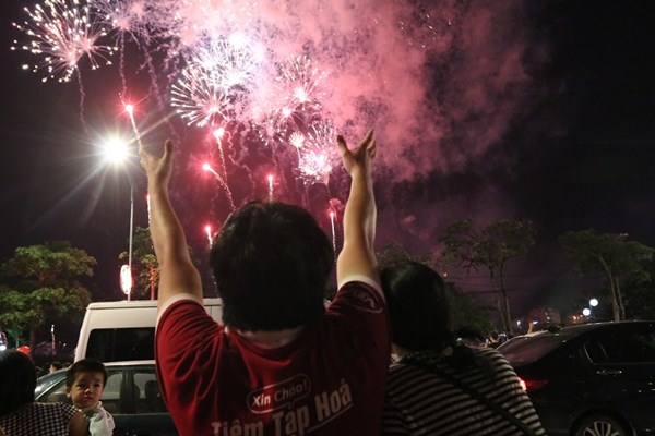 Pháo hoa rực rỡ trên Đất Tổ - Anh 14