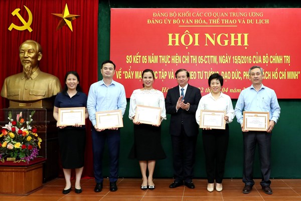 Bộ trưởng Nguyễn Văn Hùng: Học tập và làm theo Bác phải thực chất, thường xuyên - Anh 8